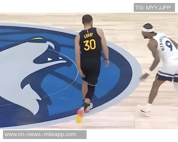 布克首节狂砍20分展现主动进攻态度防守端无所畏惧勇往直前