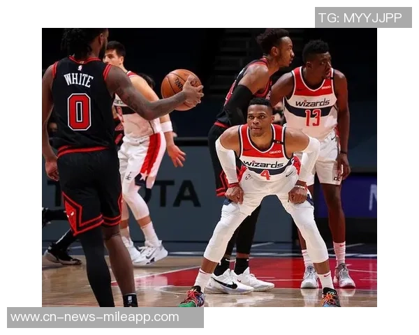 大洛专注卡位技巧努力为队友创造更好抢板机会 大洛专注卡位技巧努力为队友创造更好抢板机会