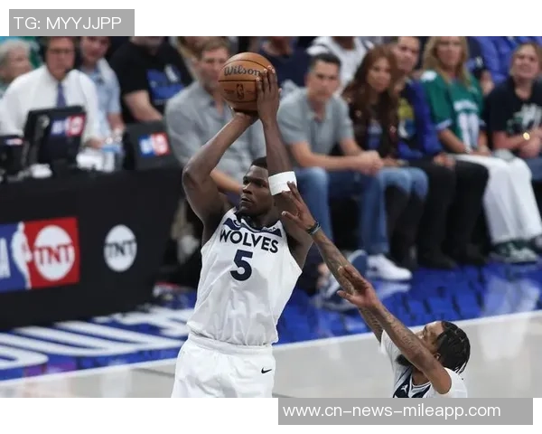 爱德华兹全场41分7篮板关键时刻连得5分助队逆转取胜